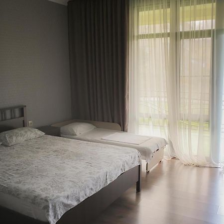 Emili Hotel Pitsoenda Buitenkant foto
