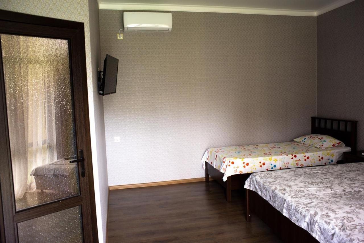 Emili Hotel Pitsoenda Buitenkant foto