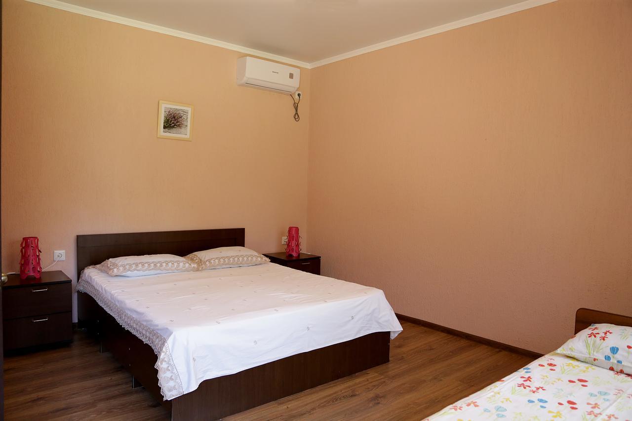 Emili Hotel Pitsoenda Buitenkant foto